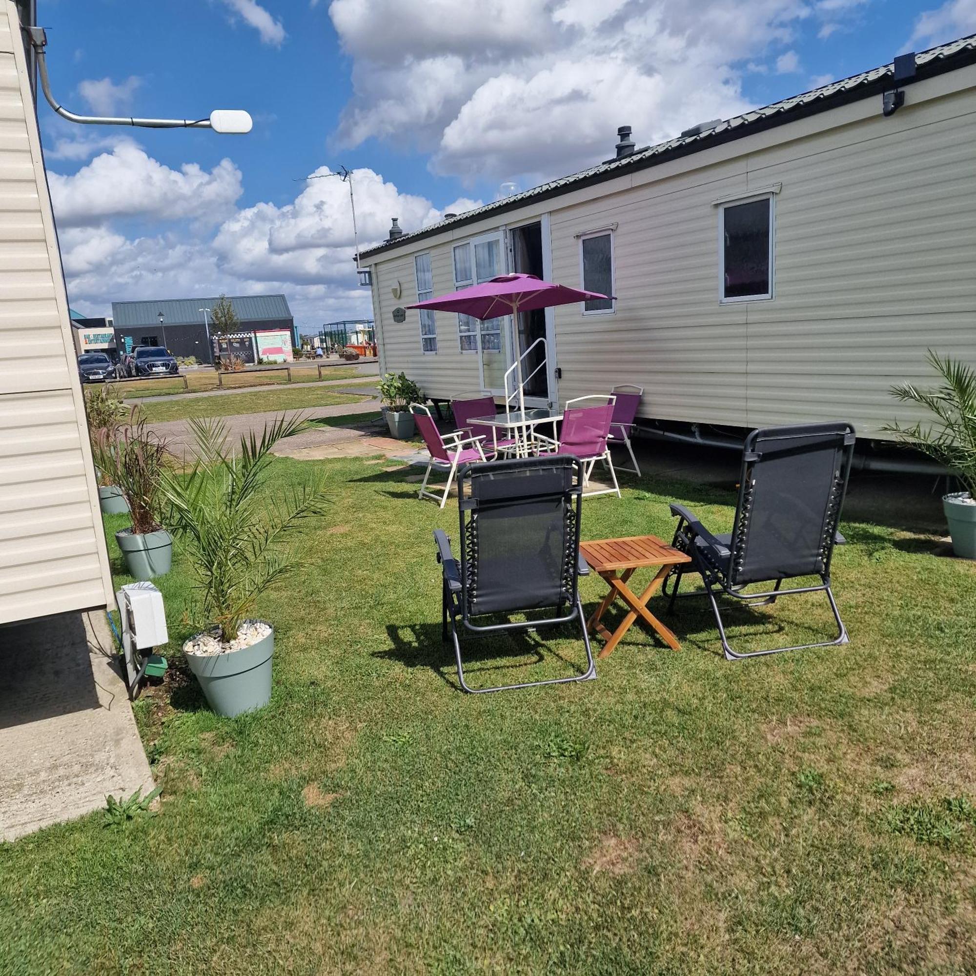 Sunshine Atlas Glamping Retreat Jaywick Sands エクステリア 写真